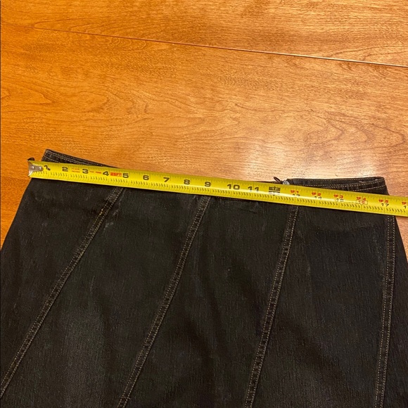 Chic Black Floral Embroidered Skirt - Picture 7 of 11